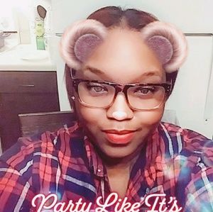 Meet your Posher, Latoya